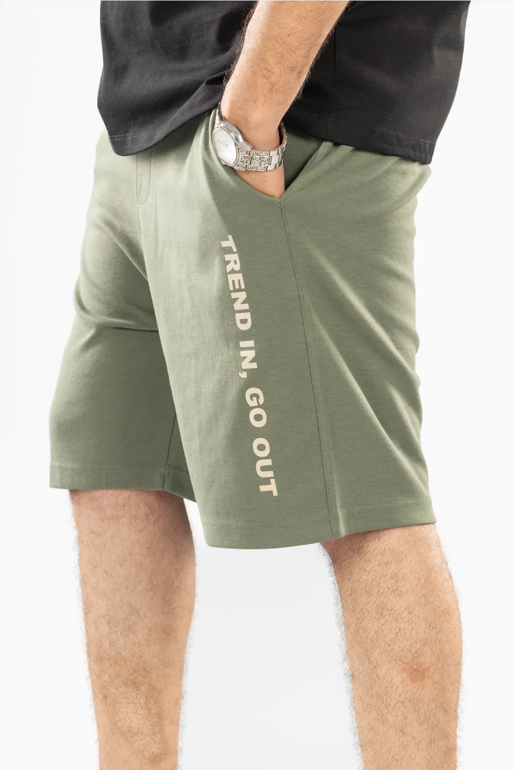 Trend in go out printed short