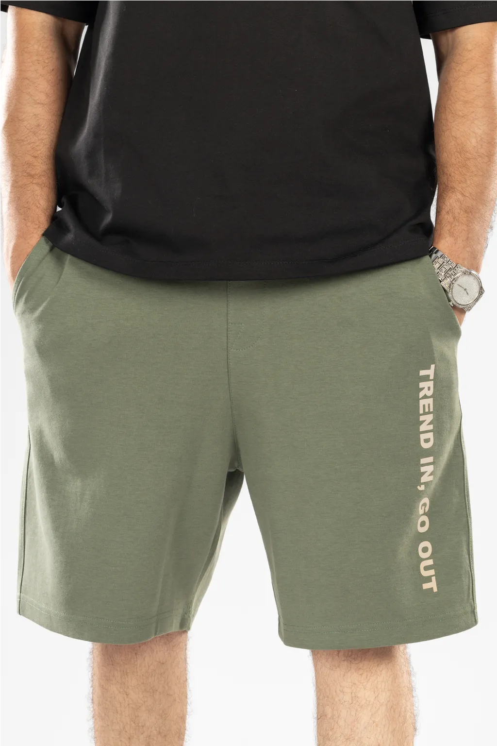 Trend in go out printed short